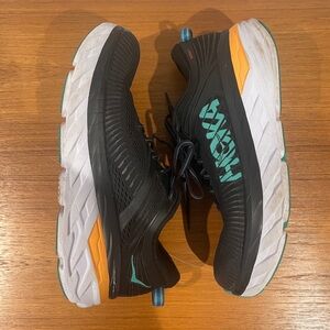 Hoka Men’s Bondi 7 in Black, size 9